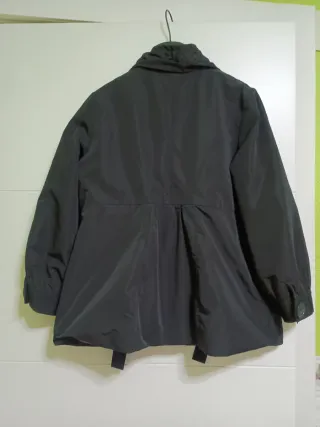 Gabardina negra con cinturón