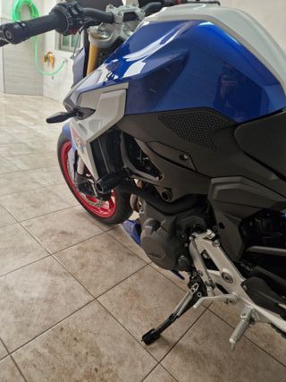 BMW F900R Azul/Blanco Seminueva