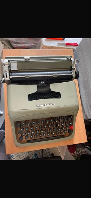 Máquina de escribir Olivetti Studio 44