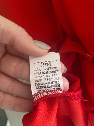 Mono rojo con volantes