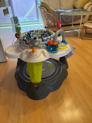 Mesa de actividades para bebé