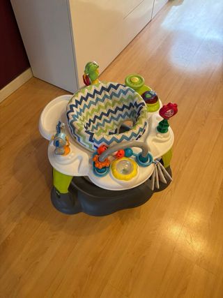 Mesa de actividades para bebé