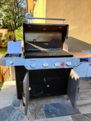 Barbacoa Weber Genesis sx435 smart Plata y Negra