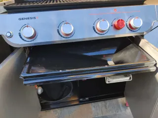 Barbacoa Weber Genesis sx435 smart Plata y Negra