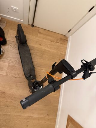 Patinete eléctrico Ninebot y cargador