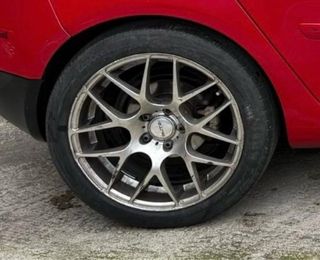 Llantas de aleación plateadas marca Butzi