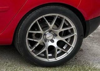 Llantas de aleación plateadas marca Butzi