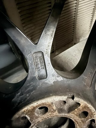 Llantas de aleación plateadas marca Butzi