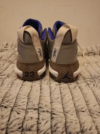 Jordan Stay Loyal Wolf Grey/Purple Talla 40