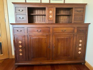 Aparador, Mesa Extensible y 6 Sillas y vitrina