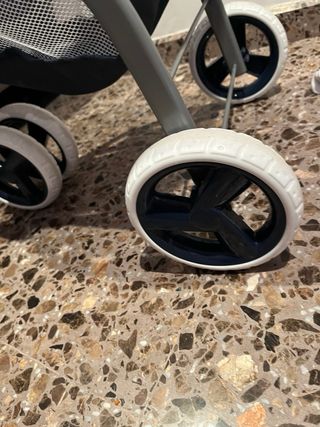 Carrito gemelar para muñecas