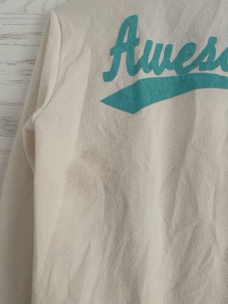 Chaqueta estilo universitario blanca y gris