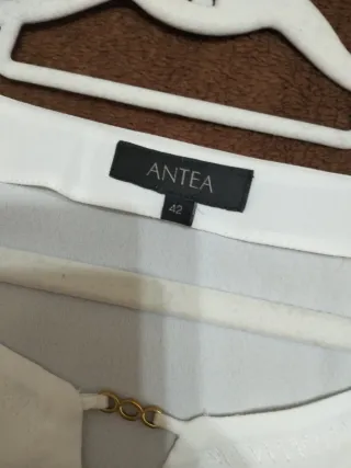 Blusa blanca sin mangas de Antea, talla L