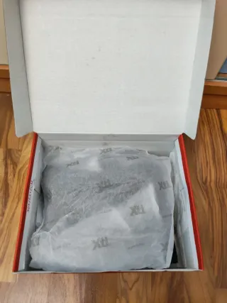 Zapatos de tacón negros con cadena