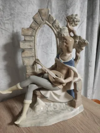 Figura porcelana valenciana rex