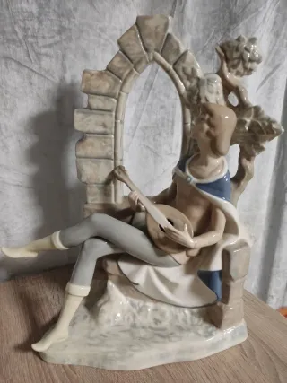 Figura porcelana valenciana rex