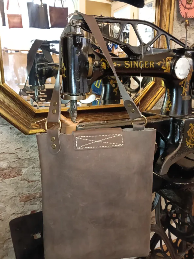 Bolso de cuero hecho a mano