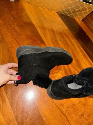 Stivali bassi neri con pelo sintetico