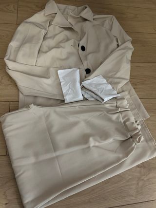 Conjunto de ropa beige