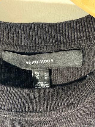 Jersey Vero Moda negro botones hombro