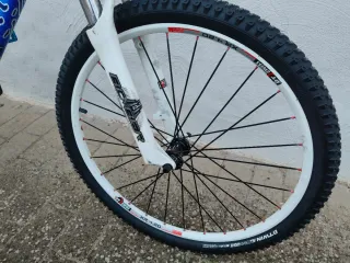 Bicicleta Kona Stuff Dirt Jump