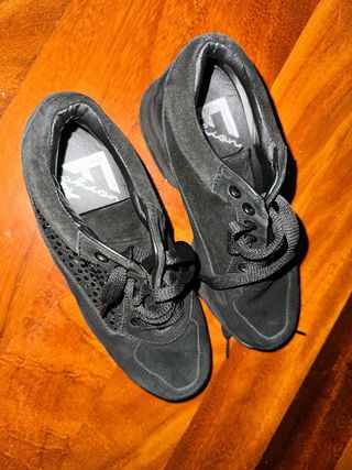 Sneakers eleganti nere con applicazioni