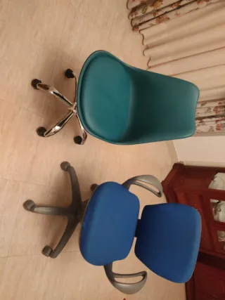 Sillas de escritorio en buen estado 50€ las 2 unid