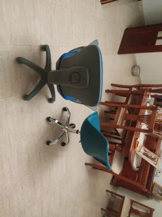 Sillas de escritorio en buen estado 50€ las 2 unid