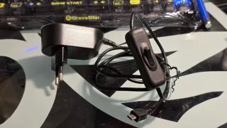 Raspberry Pi 3+, carcasa y adaptador