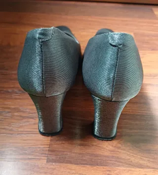 Zapatos de fiesta grises brillantes