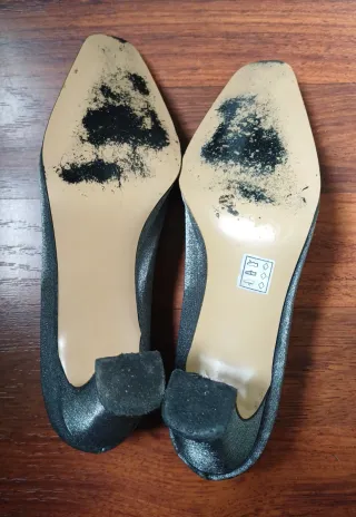 Zapatos de fiesta grises brillantes