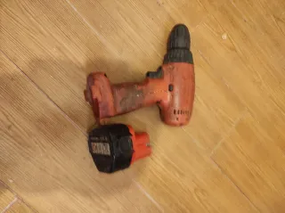 Destornillador y cargador Makita DC1850