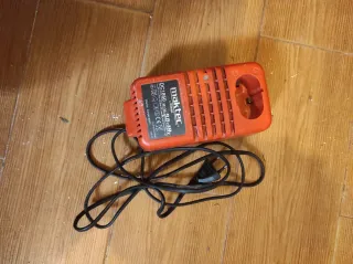 Destornillador y cargador Makita DC1850