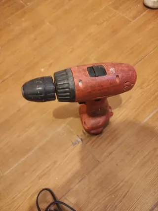 Destornillador y cargador Makita DC1850