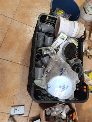Lote fontanería: codos, tubos, sifón