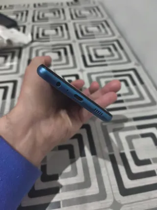 Samsung Galaxy A12 azul.