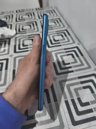 Samsung Galaxy A12 azul.