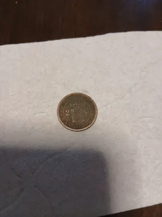 Monedas antiguas españolas y hay mas monedas .