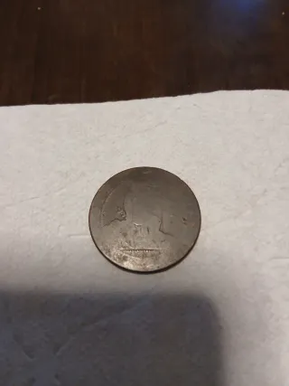 Monedas antiguas españolas y hay mas monedas .