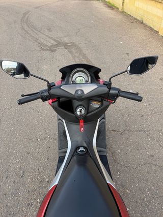 YAMAHA NMAX 125