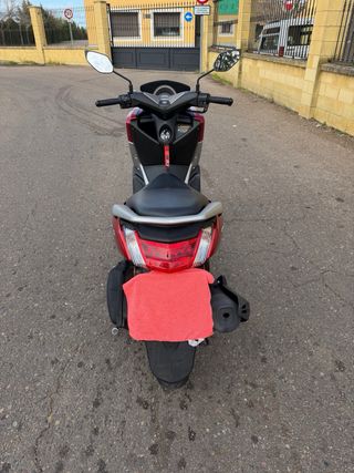 YAMAHA NMAX 125