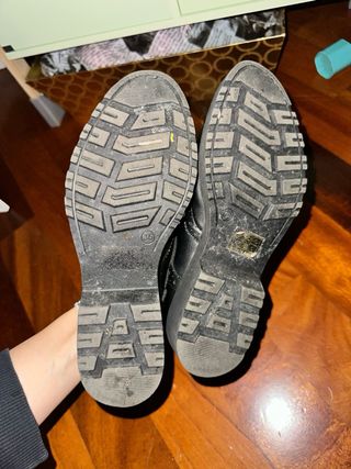 Scarpe eleganti nere con lacci