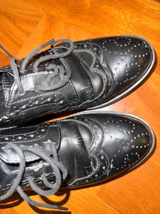 Scarpe eleganti nere con lacci