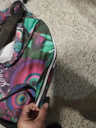 Mochila multicolor con círculos