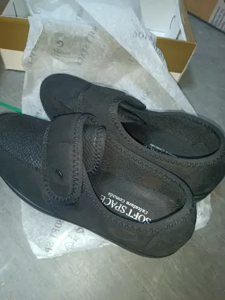 Zapatos negros cómodos nuevos