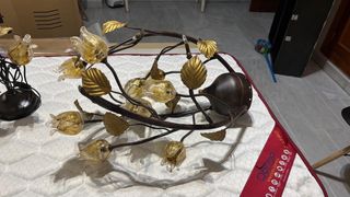 Lámpara de techo y mesitas de noche