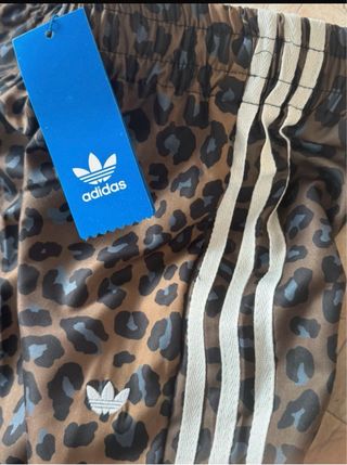 Pantalón Adidas ancho estampado leopardo nuevo