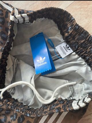 Pantalón Adidas ancho estampado leopardo nuevo