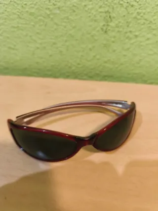 Gafas de sol marrones y verdes