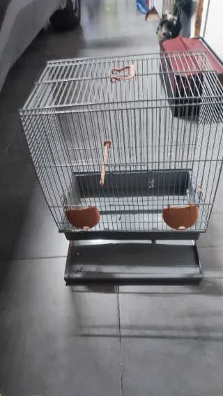 Jaula para pájaros azul y naranja